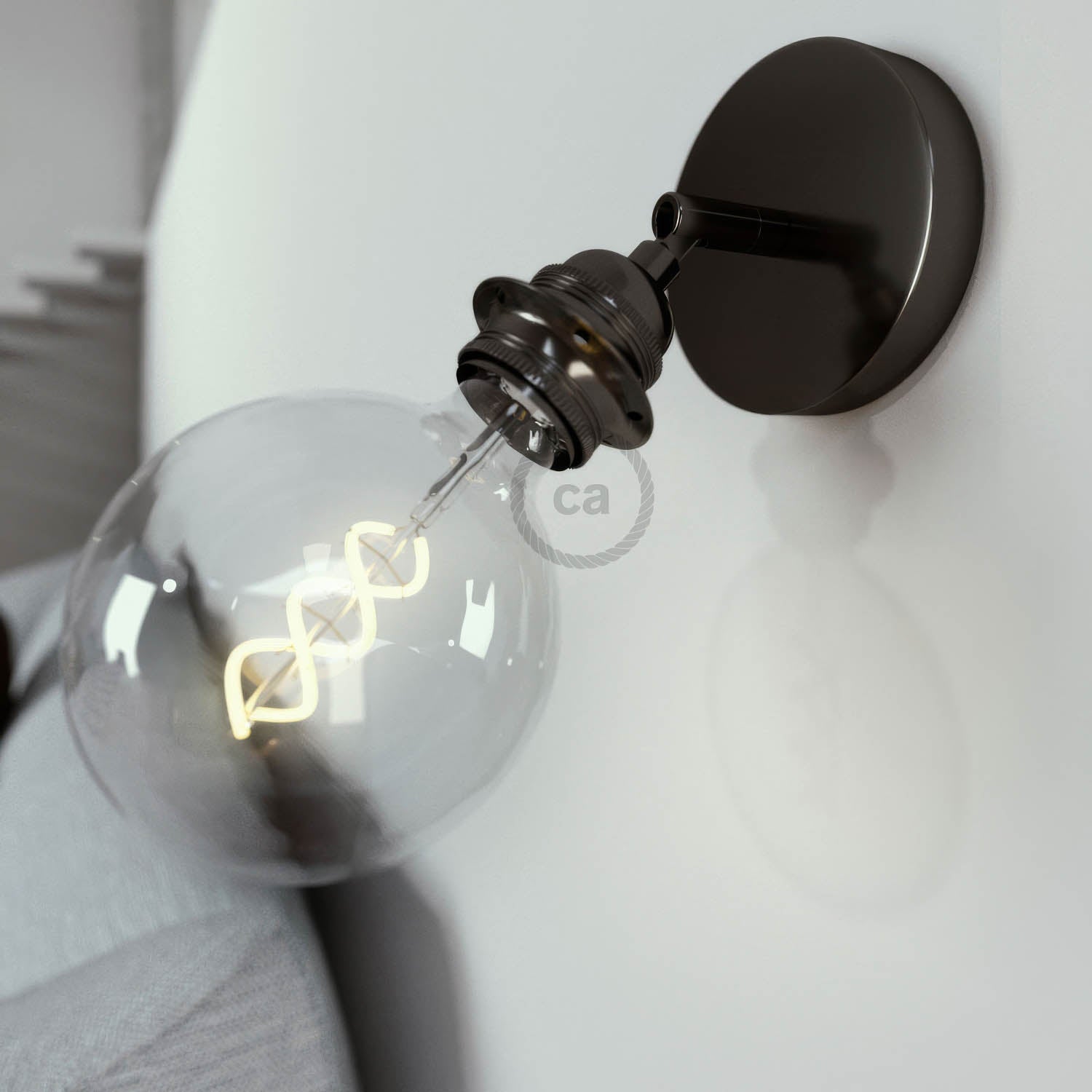 Fermaluce Metallo 90° con portalampada filettato E27, punto luce in metallo orientabile - Nero perla